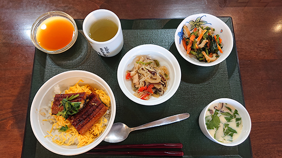 写真：お誕生日会の食事