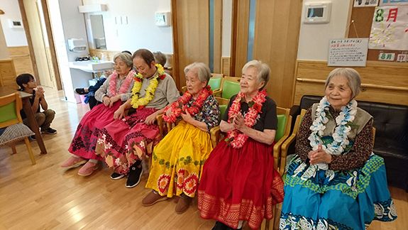 写真：ふぁむのフラダンス