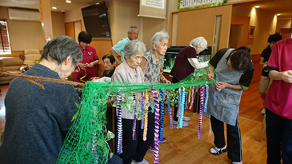 写真：藤棚飾り